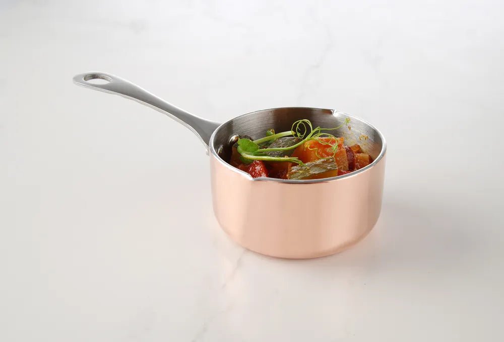 HENDI - Miniatur - Kasserolle mit Ausgießer - 0,16L, ø75x40 mm, Kupfer/Aluminium/Edelstahl - HENDI - GastroDeals
